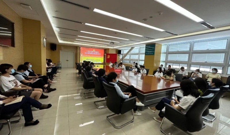  “党徽闪耀、党旗飘扬”——津南医院举办“庆祝建党102周年”主题党日演讲活动